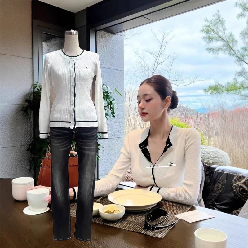In-Stock Song Ji-Ah Style Golf Clothing for Women, Autumn and Winter Long-Sleeved Top, Chanel-Style Pearl Knit Sweater Outfit