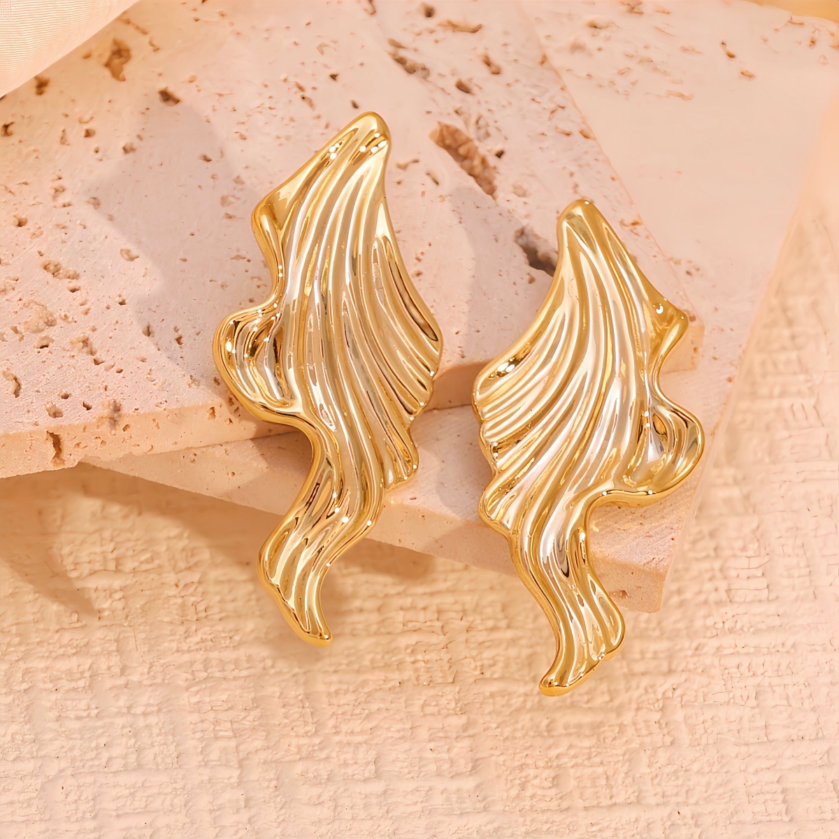 2025 nuevo oro de oro de venta caliente de Europa y América pendientes de flores retrógrados pendientes de alta calidad pendientes de nicho diseño