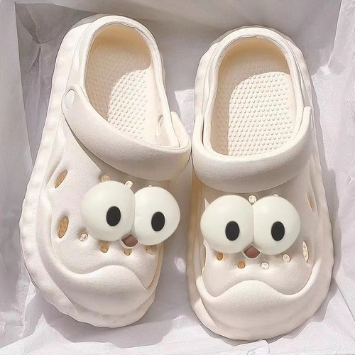 New High-Quality, Comfortable, and Stylish Holes Shoes for Women, Summer Outdoor Wear, Fashionable Non-Slip Beach Slippers for Women