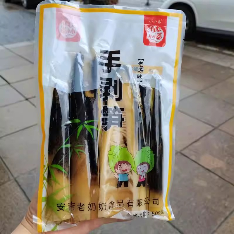 Hand-Peeled Bamboo Shoots Ready to Eat Pickled Pepper Flavor 500g Bag Spicy Snack in use