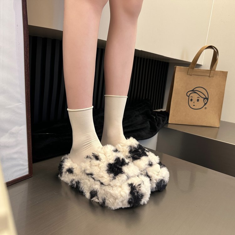 Internetberoemdheid harige pantoffels met dikke zolen voor dames 2023 nieuwe herfstbovenkleding katoenen pantoffels met dikke zolen_voghion.com