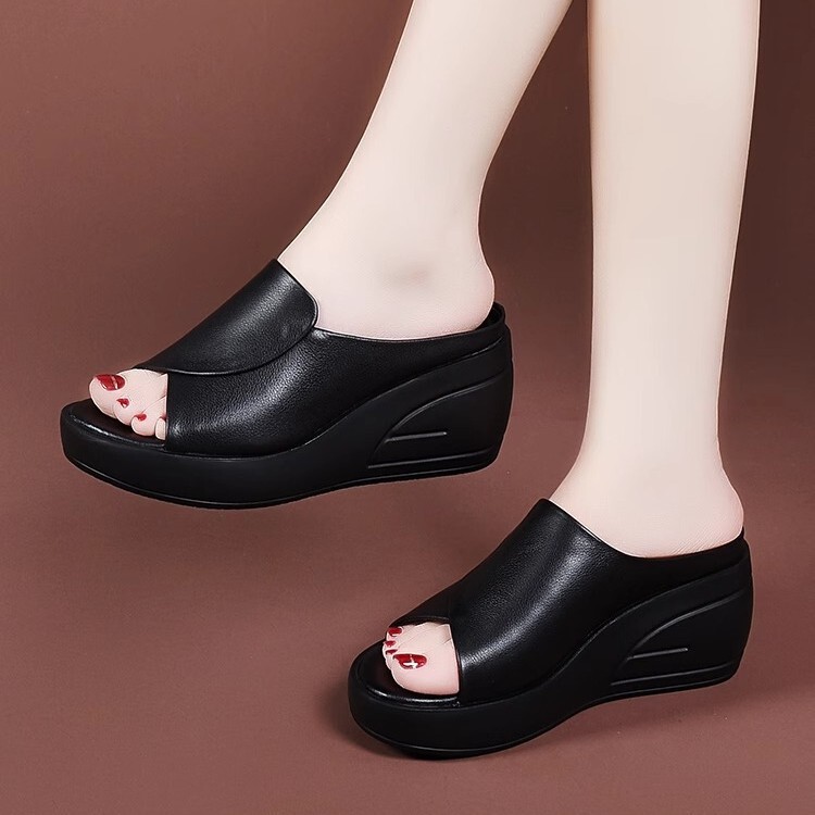 Cross-Border New Style Genuine Soft Leather Non-Slip Wear-Resistant Mom Slippers Women's Summer 2025 Waterproof Platform Thick-Soled Fashionable Outer Sandals