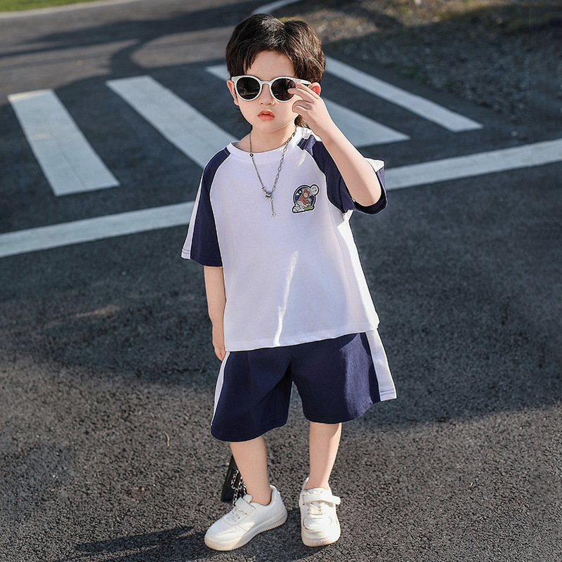 7850 Traje para niños Ropa de verano para niños 2025 Nuevo traje de dos piezas de manga corta Estilo occidental Ropa casual hermosa para hombres y bebés