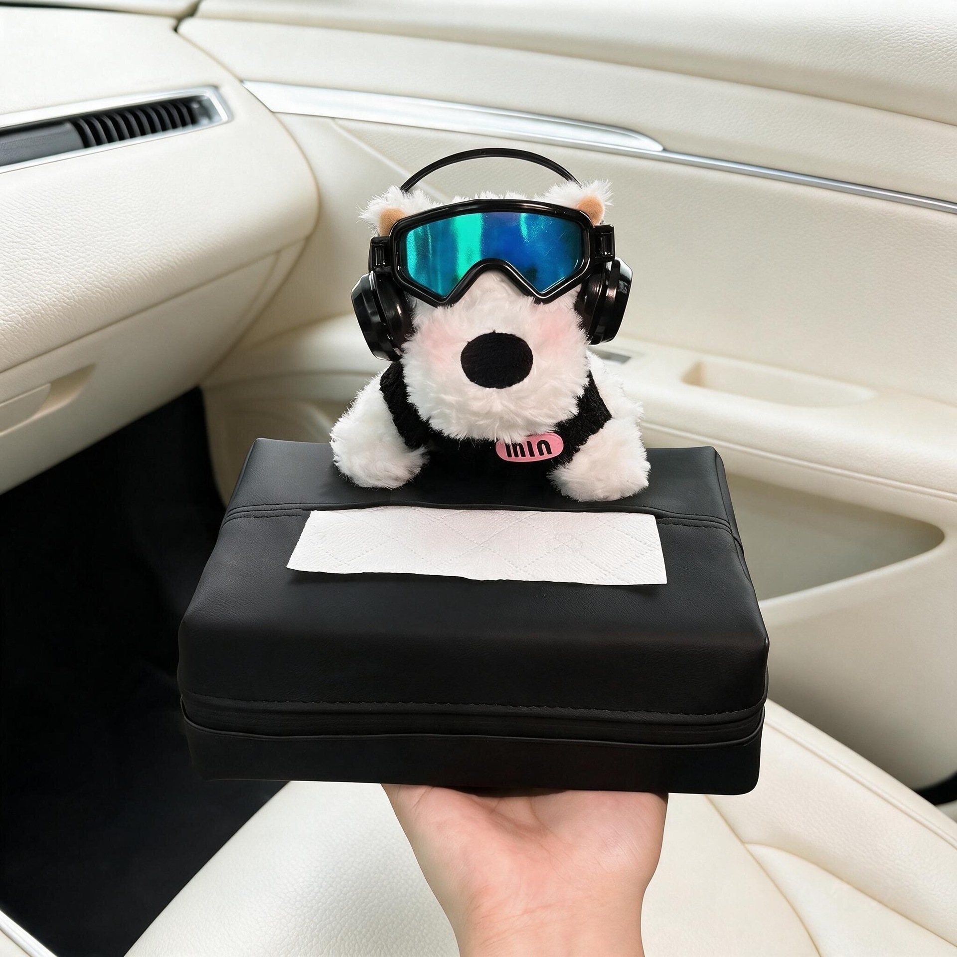 2026 New West Highland Car Armrest Box Tissue Holder, In-car Tissue Box, Seat-mounted Tissue Bag, Therapeutic Style