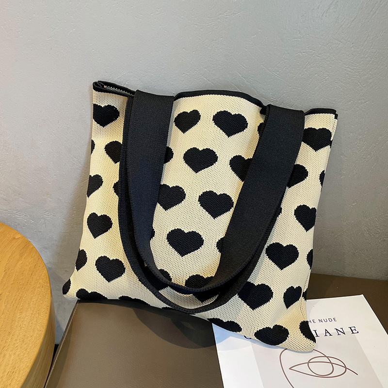 Diseño de nicho de color contrastante bolso de hombro de punto en forma de corazón bolso de mano para estudiantes simple versátil viaje bolsa de lona de gran capacidad
