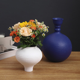 Simple modern ceramic vase-1688 buyer encyclopedia