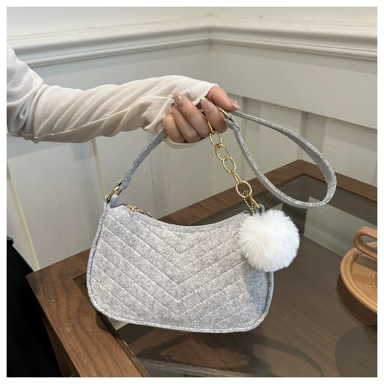 Сумка- Underarm Shoulder Bag, женский западный стиль, стеганая ткань с шармом-пом-пом