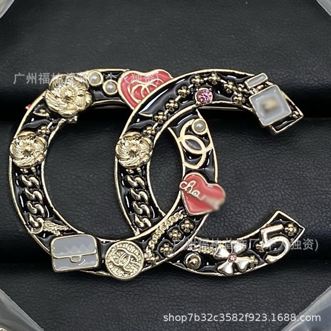 Chanel Double C Fragrance Star Heart Pearl Rhinestone Enamel Brooch Vintage Style High-End Brooch Collection