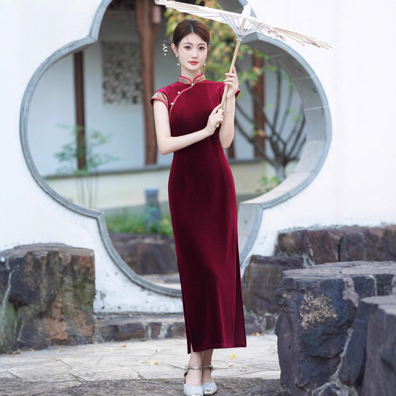 Sleeveless Acetate Velvet New Vintage-Style Improved Mother-Of-The-Bride Dress in Purple, New Chinese-Style Long Qipao