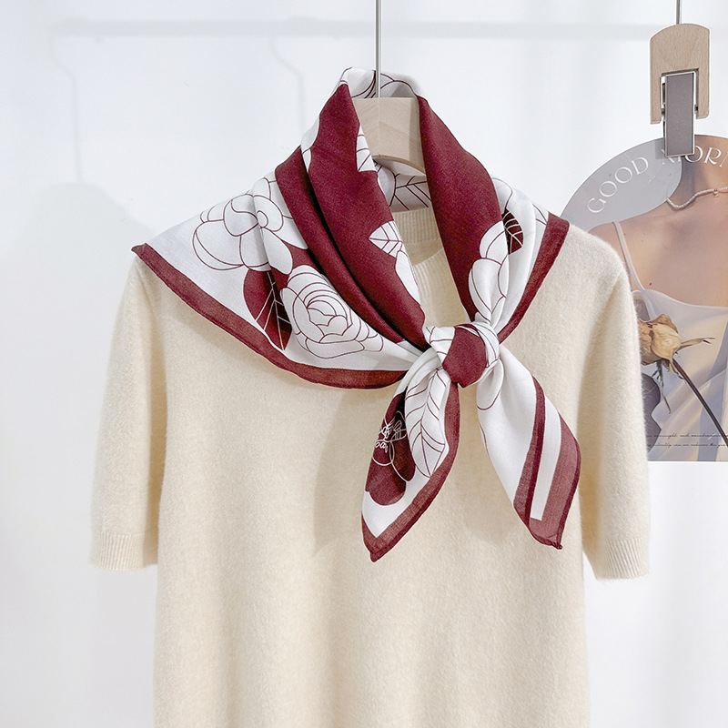 Primavera y otoño floral impresión bufandas de seda delgadas damas elegante estilo exterior 68 personaje bufandas cuadradas de alta calidad regalos de vacaciones