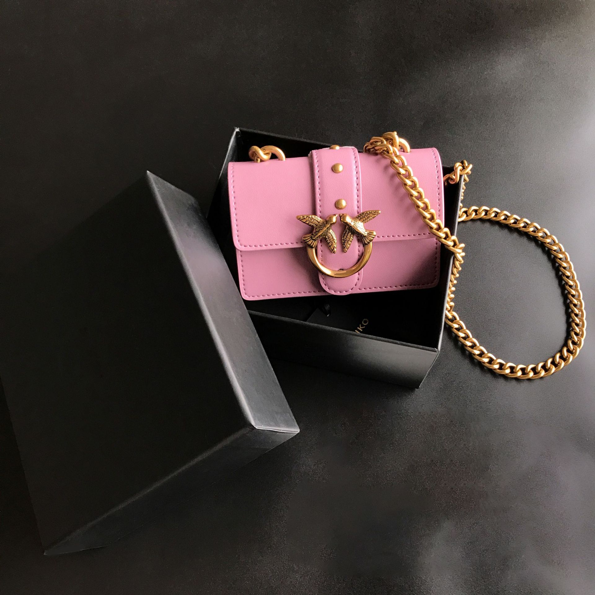 2023 nuevo bolso femenino de un solo hombro con cadena de sobre rojo de cuero súper mini mini clásico