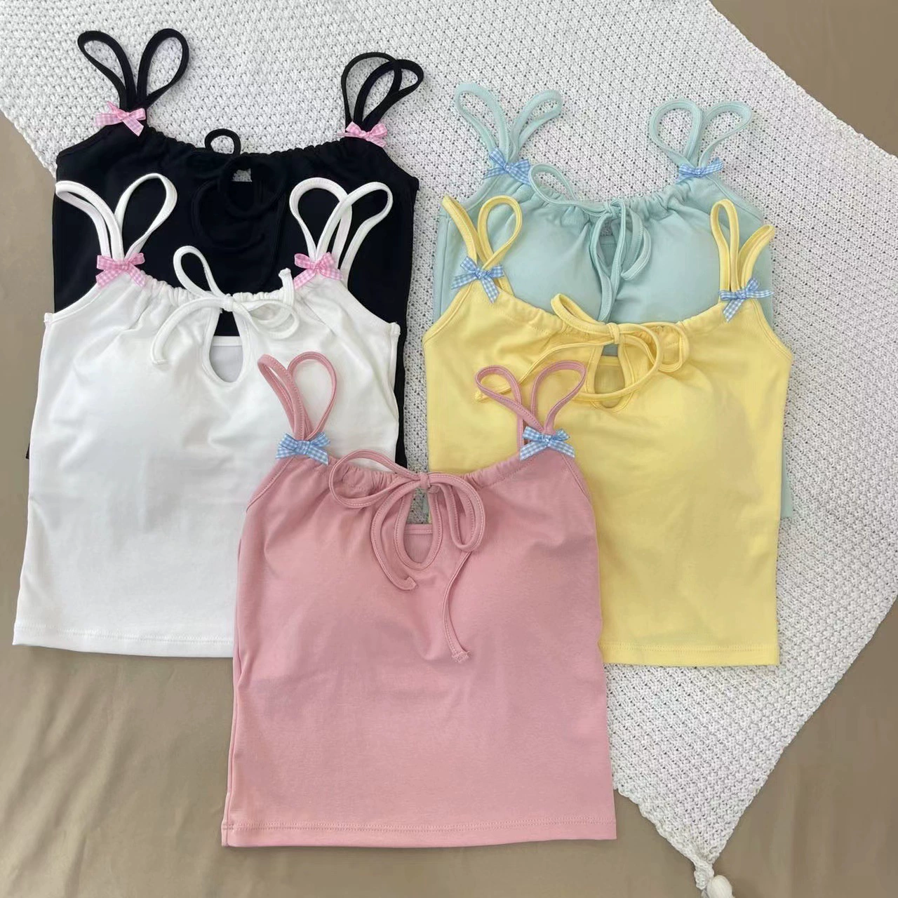 Atmospheric design straps with bow, lifting effect, worn on the shoulder, trend of season -> Стильные дизайнерские лямки с бантом, эффект подтяжки, над плечом, тренд сезона