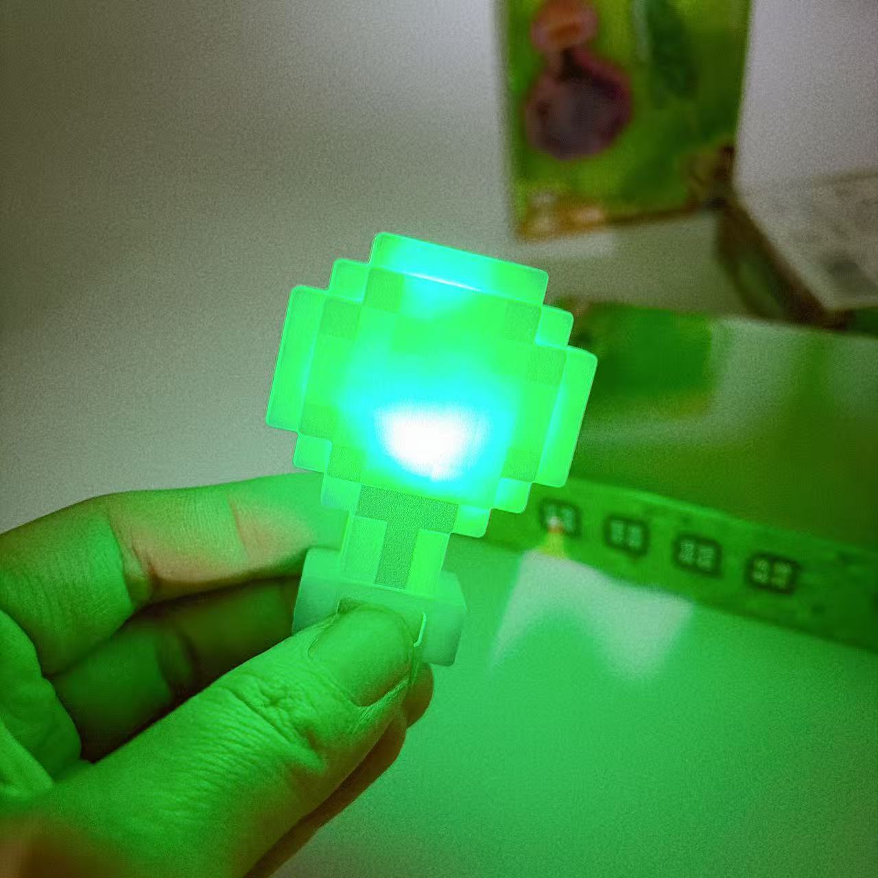 Juguetes infantiles armas luminosas llaveros colgantes llaveros juguetes papelería píxeles al por mayor lotes creativos