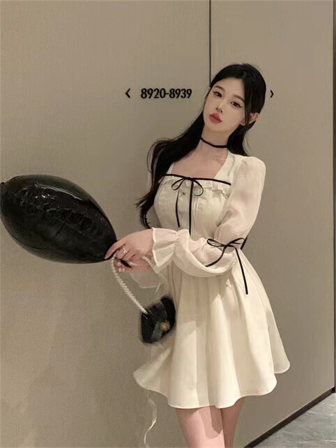 秋季设计感少女风长袖纯色连衣裙方领收腰显瘦小众初恋仙女a字裙|undefined