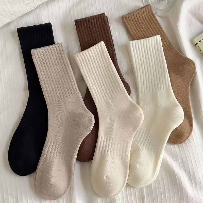 Zhuangyi al por mayor de alto valor de primavera y verano calcetines de mujer desechables de color sólido multifuncional antiolor calcetines de pila