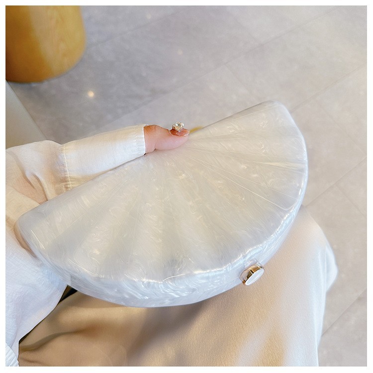 Transfronterizas damas europeas y estadounidenses bolsa de cena de diapasón diagonal de forma de ventilador de acrílico bolsa de noche de moda de fiesta de boda bolsa de mano