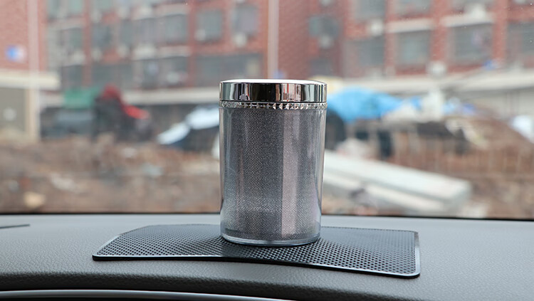 Car-mounted ashtray, high-temperature resistant, colorful, multifunctional, creative, hanging type, air vent ashtray with LED light for the car interior
