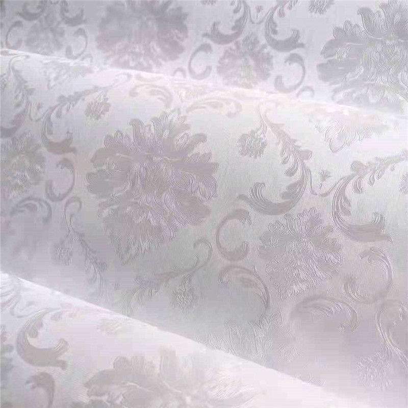 화이트 케이크에 장식