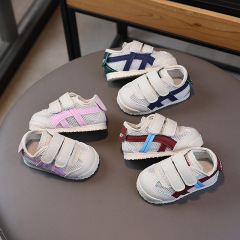 春と秋の夏の新型赤ちゃんの歩行靴1-2歳の乳幼児の柔らかい底の阿甘靴の男女の子供の靴のシングルネットは0を通して通します。