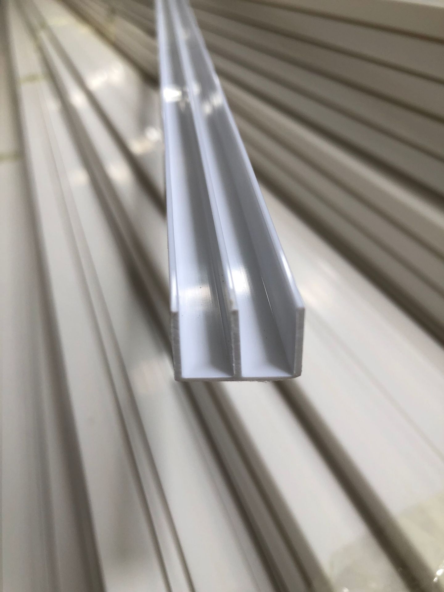 PVC料玻璃柜门滑轨展柜滑道玻璃移门滑槽玻璃黑白山字槽