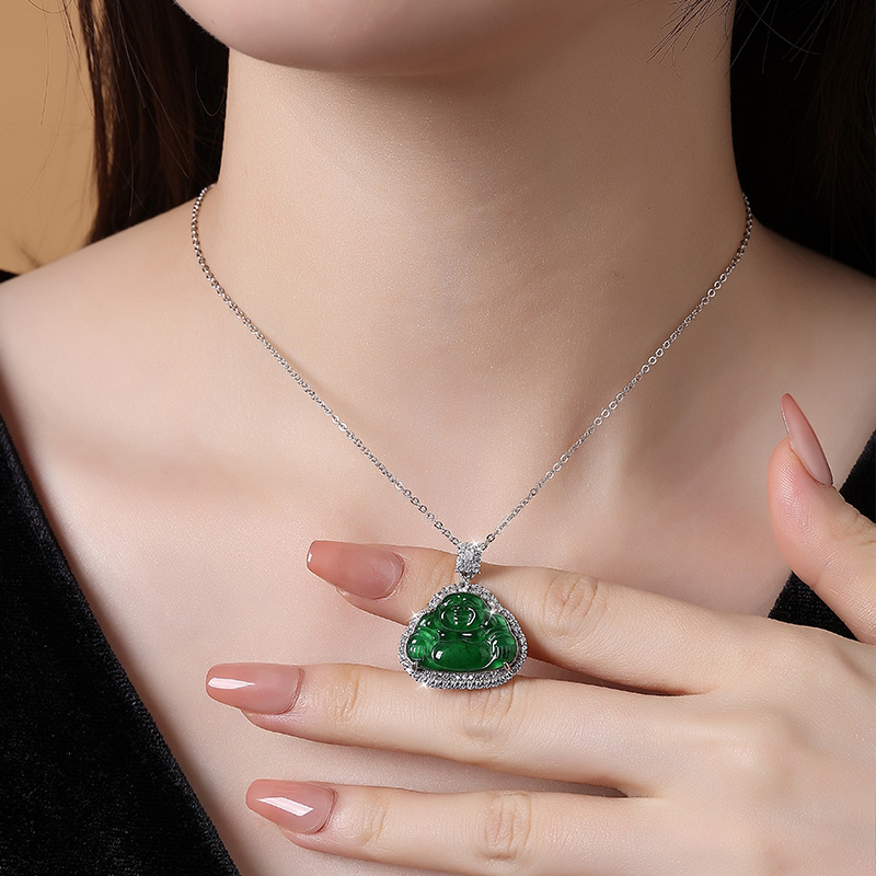 Material peligroso natural de alta gama Jade Yang Green Buddha Collar Cuerpo general S925 Plata de ley Maitreya Buda Cadena de clavícula A Jade