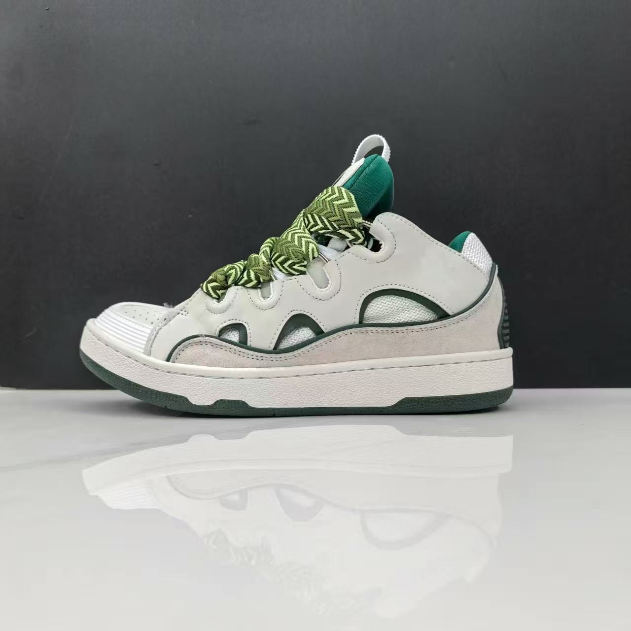 Nuevas zapatillas deportivas casuales unisex de la marca L para comercio exterior, con parches de cuero, cordones, estilo retro, graffiti y diseño de papá. image 24