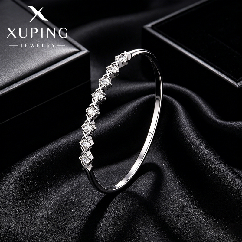 Xuping simple de moda mosaico de brazalete cuadrada de aleación de cobre chapado blanco lujoso temperamento ligero joyas de mujer al por mayor