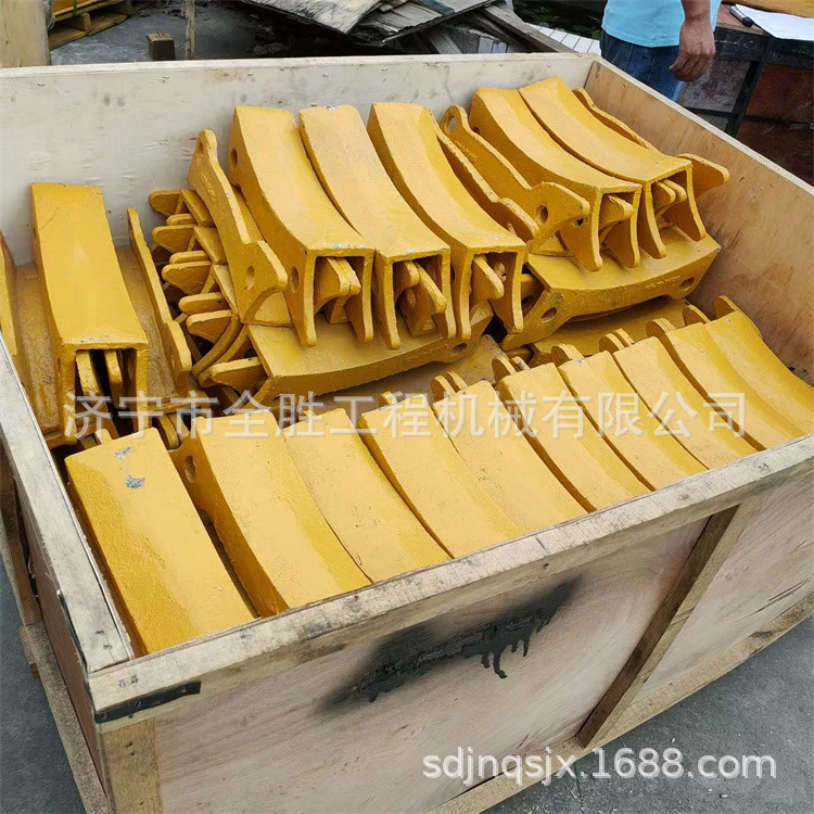 SD32推土机松土器支角护板 分动箱175-38-C1000 伺服阀总成