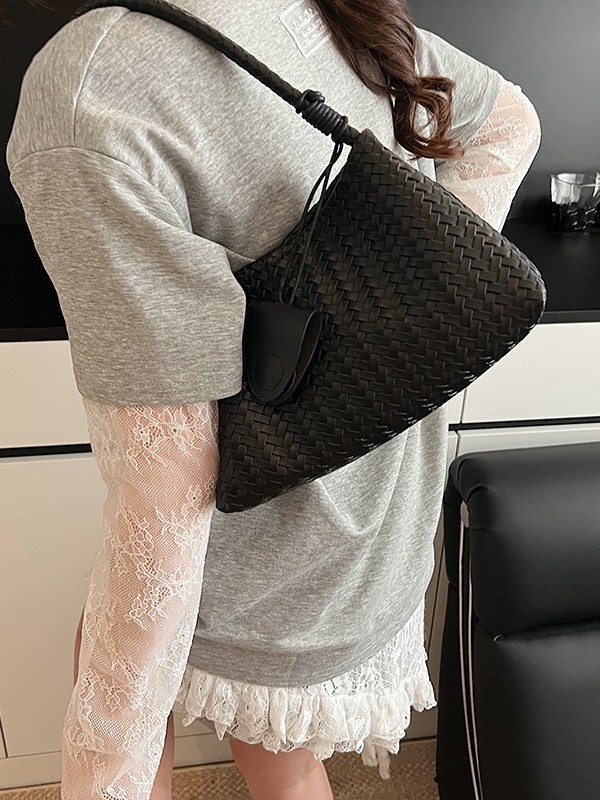 クロスボーダーニッチ織り柄ポータブルバゲットバッグ女性のための 2025 秋と冬のファッションシンプルなレトロ通勤脇の下ショルダーバッグ|undefined