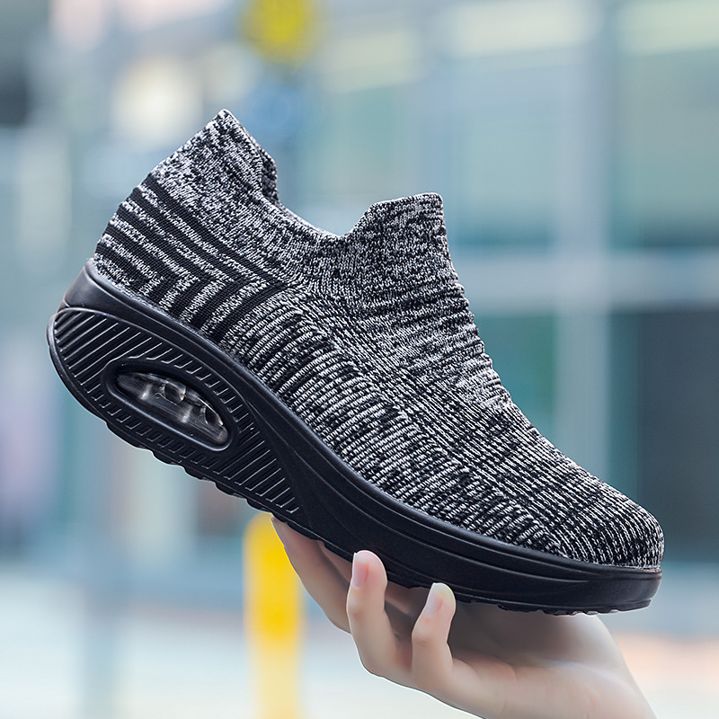 Zapatos de mujer 2021 primavera nuevos zapatos casuales transfronterizos zapatos de mamá ligeros transpirables zapatillas de deporte con cojín de aire para mujer