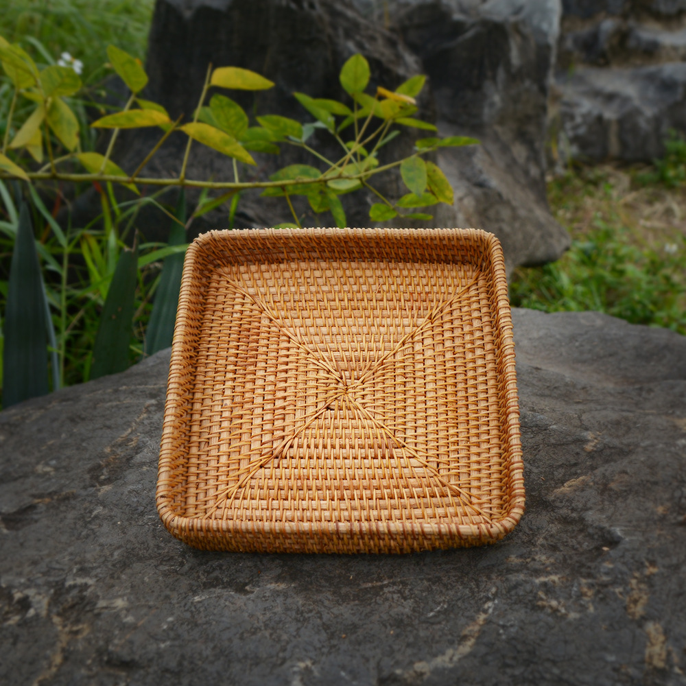Handwoven Rattan Storage Basket With Lid And Inner Fabric Lining_voghion.com