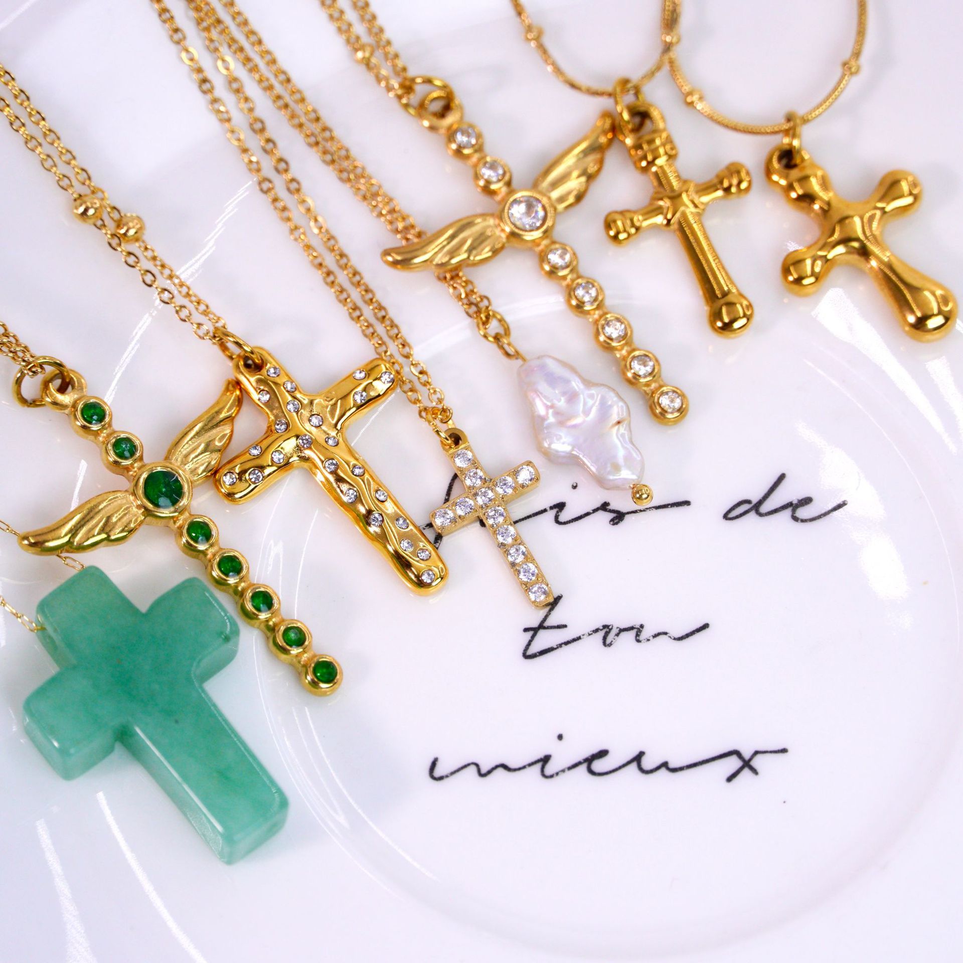 Joyería Al Por Mayor Elegante Señora Estilo Simple Cruzar Acero Titanio Enchapado Cadena Portacables Collar Colgante display picture 5