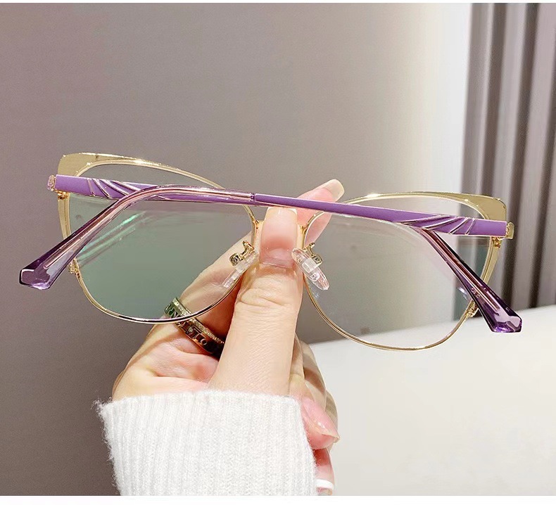 H 7151 Cat Eye Glasses - Stylish Display