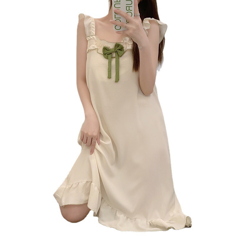 Camisón de verano al por mayor con correa de almohadilla de pecho coreano dulce burbuja de algodón Pijama de longitud media de las mujeres al aire libre desgaste del hogar