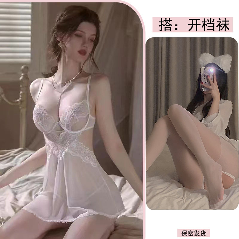 흰색 잠옷 + 흰색 오픈 양말