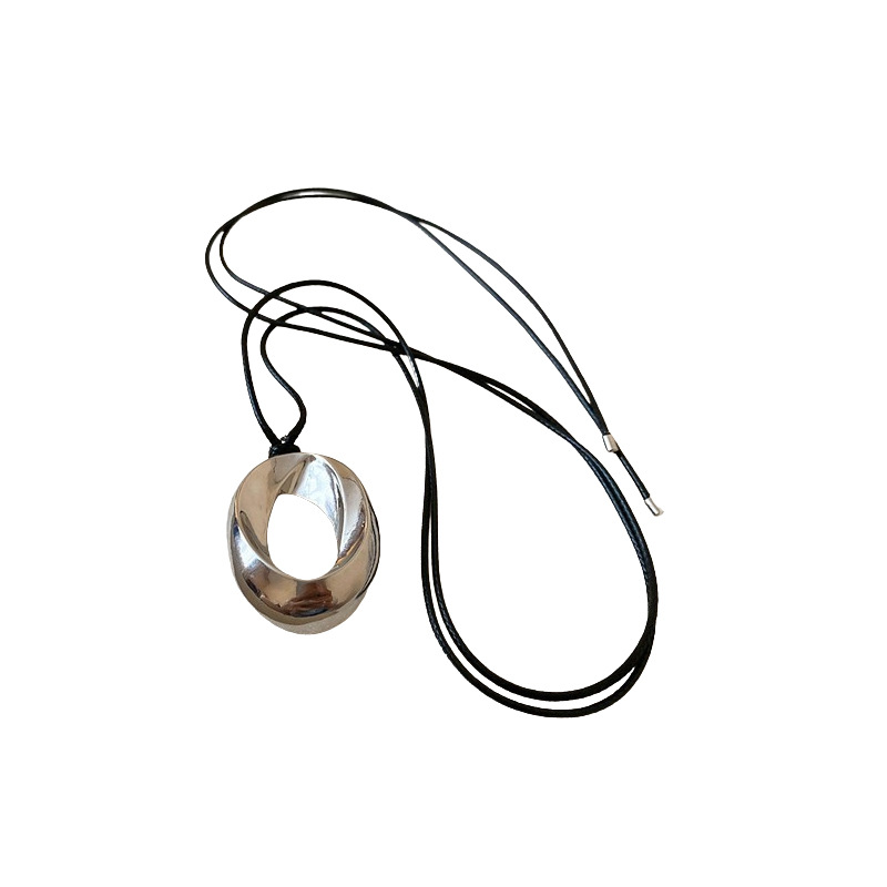 Nuevo estilo transfronterizo viento frío gota colgante correa collar temperamento simple cadena de suéter moda casual joyería de lujo ligero
