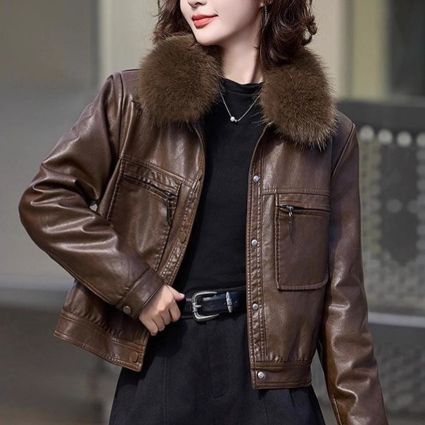 Low-Price Winter Fur Collar Fleece-Lined Thick Stylish Short Pu Leather Jacket for Women with Buttons