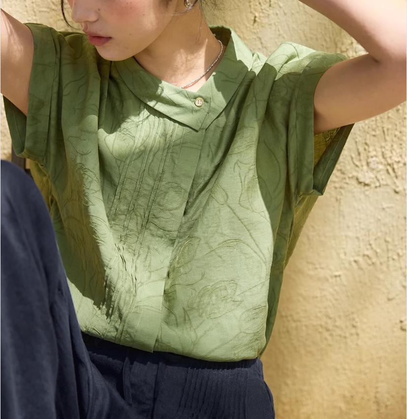 Áo sơ mi nữ linen họa tiết jacquard cổ ve không đối xứng tay ngắn — Mây trắng, Xanh lông mòng tre chi tiết 4