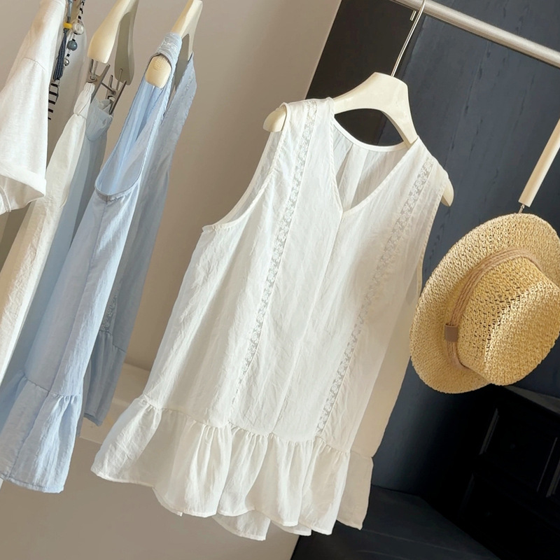 Korean-Style V-Neck Lace Hollow-Out Ruffle Sleeveless Shirt for Women, New Summer Style, Loose Fit, Slimming, Versatile Babydoll Top Korean-Style V-Neck Lace Hollow-Out Ruffle Sleeveless Shirt for Women, New Summer Style, Loose Fit, Slimming, Versatile Babydoll Top