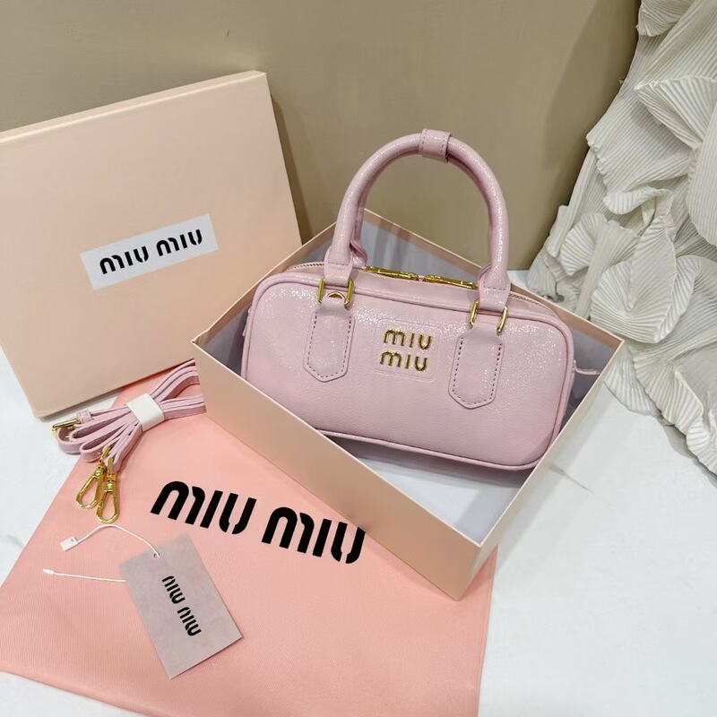 MIU Miaojia 25 新しいオイルワックスレザーブリーフケーススター同じスタイルのポータブルショルダークラシック通勤多用途クロスボディバッグ|undefined