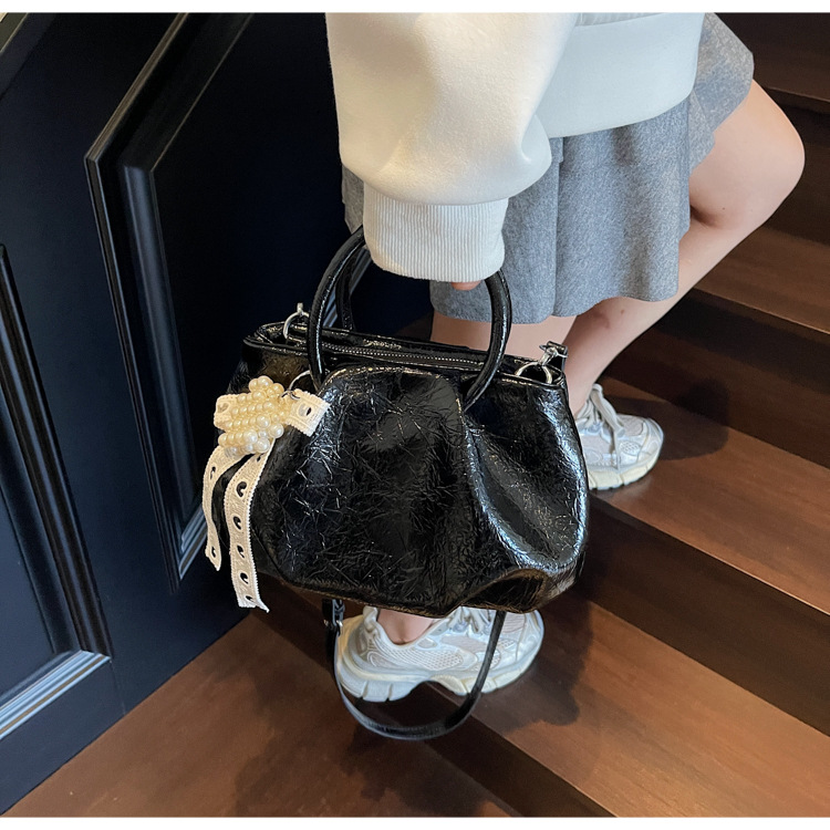 Fashionable tote bag, large-capacity underarm bag, 2025 new solid color texture women's bag, simple commuting bag, soft leather single-shoulder undefined