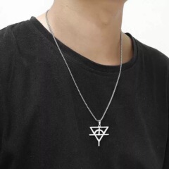 華晨宇と同じスタイルのネックレス HCY ロゴ マーズ コンサート トレンディな男性と女性のファン サポート ペンダント チタン鋼は色あせません