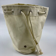 �A��ƴ�����ڷ��������K��ˮͰ�ռ{��Ů�������đ����ӡlogo