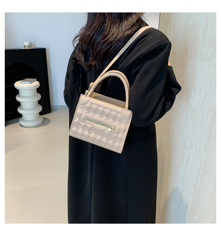 Simplified diamond grid embossed women's handbag 2024 new solid color Korean version stylish single shoulder crossbody_voghion.com