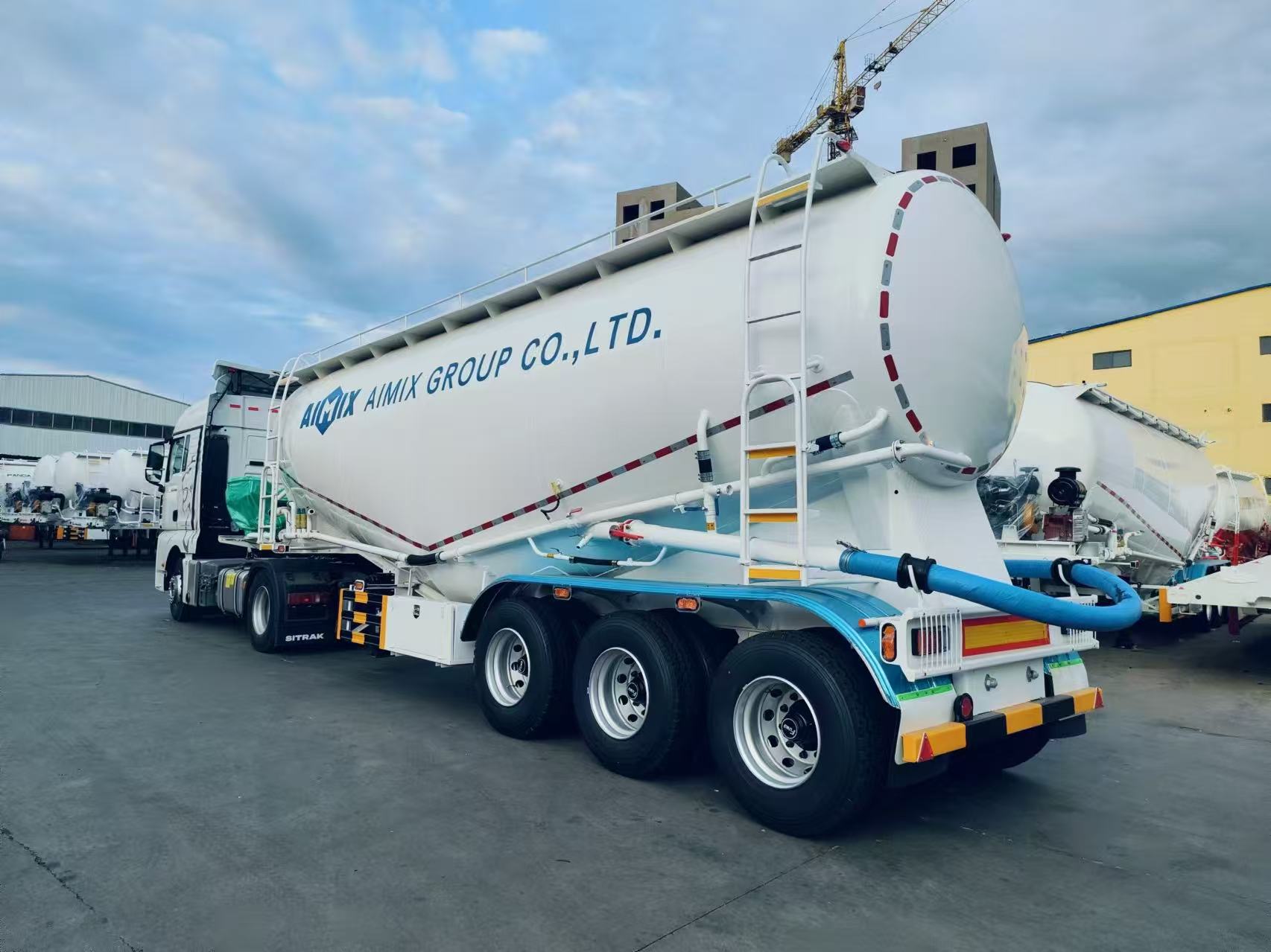 Cross-Border Three-Axle Bulk Cement Tanker 50-Cubic-Meter Powder Material Transport Vehicle Tank-Type Rear-Turning Semi-Trailer Powder Tank
