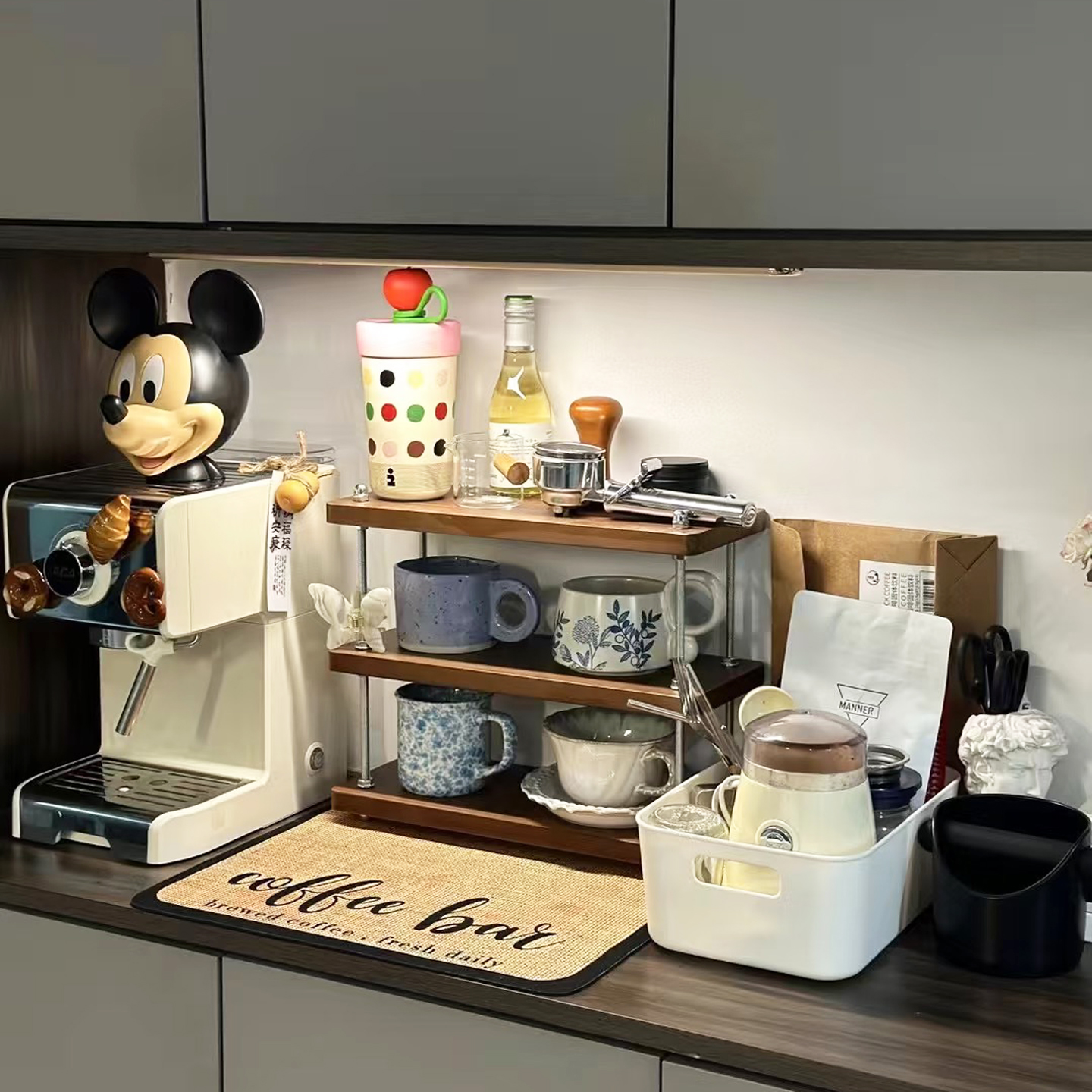 Café de madera sólida taza de esquina tablero de comedor barra de almacenamiento estante de tazas de agua utensilios de diseño de estante de exhibición