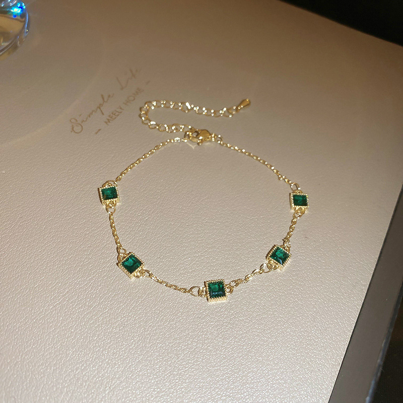 Pulsera de mariposa ovalada de diamantes de galvanoplastia de oro real Pulsera ajustable de estilo de palacio de lujo ligero Pulsera de moda de alta calidad para mujer