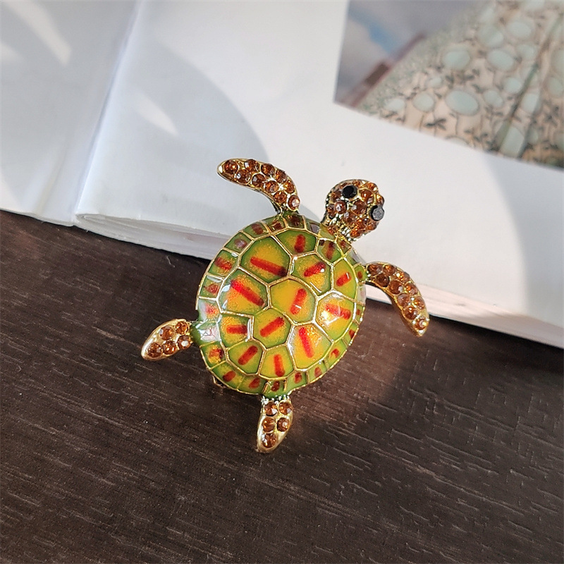 Creative Diamond-embedded fashion turtle animal brooch personality exaggerated dripping badge retro pin clothing accessories