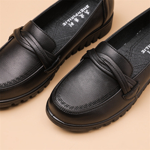 Genuine leather women's shoes  spring new casual women's shoes wholesale soft-soled leather shoes middle-aged and elderly flat-soled mother's shoes