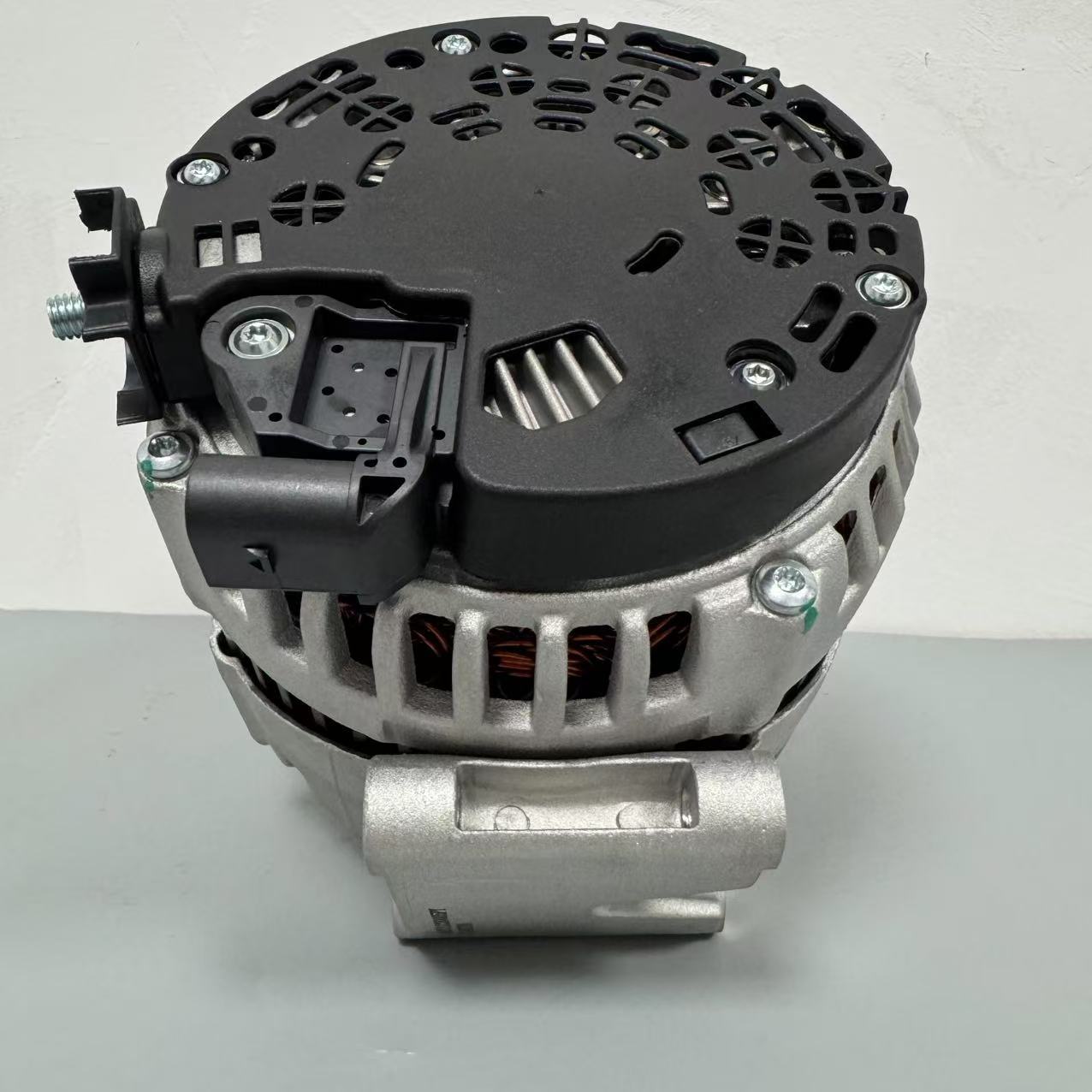 Factory Direct Sales Car Generator Suitable for Mercedes-Benz Drb7790 A013154060280 11304N
